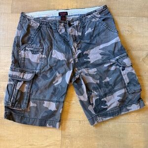Footlocker Camo Cargo Shorts 38 traditional faded Skater Military VTG Y2K Supply
